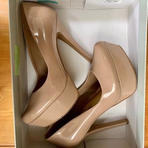 Jessica Simpson size 6.5 Nude platform heels